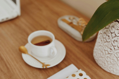 デスクの上のコーヒー